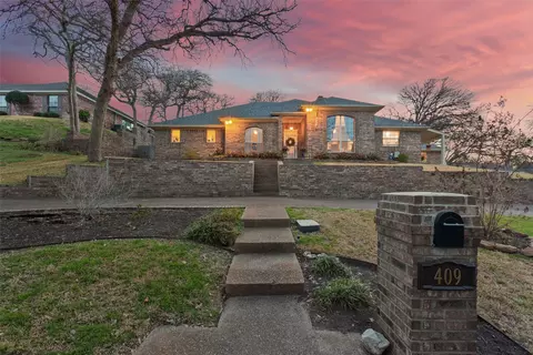 409 Shadow Mountain Dr, Woodway, TX 76712