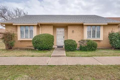 11 E Townhouse Ln #26, Grand Prairie, TX 75052