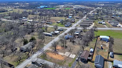 300 S Mill St, Bowie, TX 76230