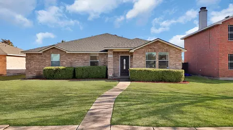 1120 Bumble Bee Dr, Lancaster, TX 75134