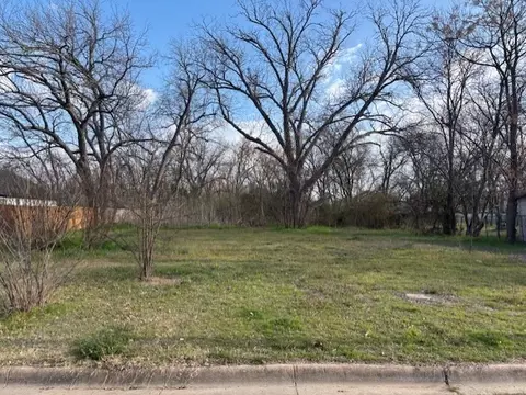 1007 E Jefferson St, Waxahachie, TX 75165