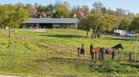 920 Horsemans Dr, Stephenville, TX 76401