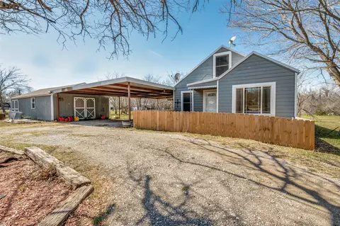 5705 Regalview Dr, Joshua, TX 76058
