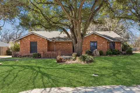 1017 Denmark St, Grand Prairie, TX 75050