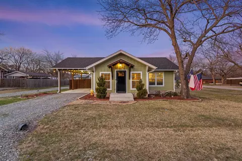 110 E Houston St, Leonard, TX 75452