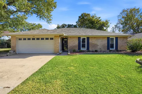 2217 Honey Creek Ln, Arlington, TX 76006