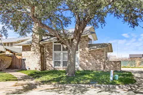 2200 Seville Ct, Dalworthington Gardens, TX 76013
