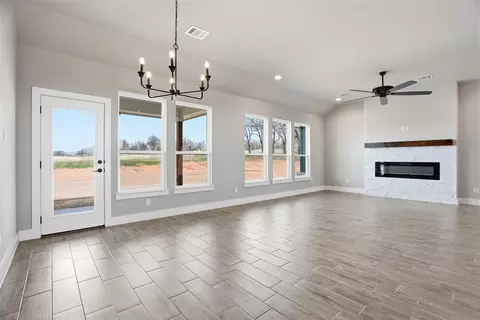 1039 Colt Rd, Springtown, TX 76082 photo 3