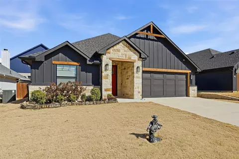 929 Tesslynn Ave, Godley, TX 76044