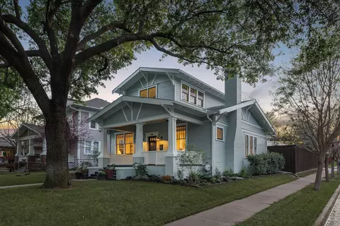 319 N Edgefield Ave, Dallas, TX 75208