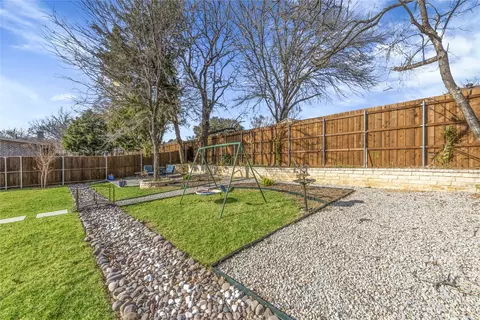 Exterior - 2218 Christopher Ln, Euless, TX 76040 photo 4 of 4