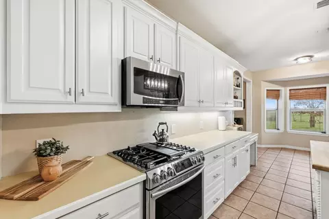 Kitchen - 492 Thomas J Egan Rd, Denton, TX 76207 photo 3 of 4