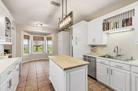 Kitchen - 492 Thomas J Egan Rd, Denton, TX 76207 photo 4 of 4