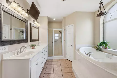 Bath - 492 Thomas J Egan Rd, Denton, TX 76207 photo 1 of 4