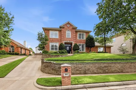801 Bent Tree Dr, Euless, TX 76039