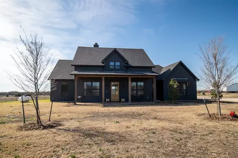 375 Wolf Front Rd, Van Alstyne, TX 75495