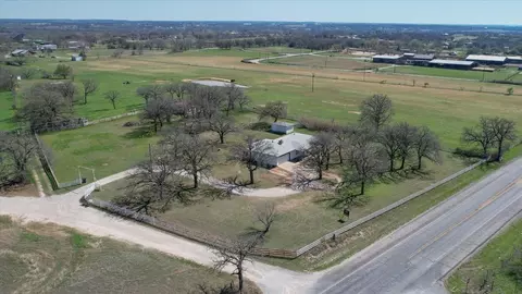 102 Middleton Ct, Weatherford, TX 76087