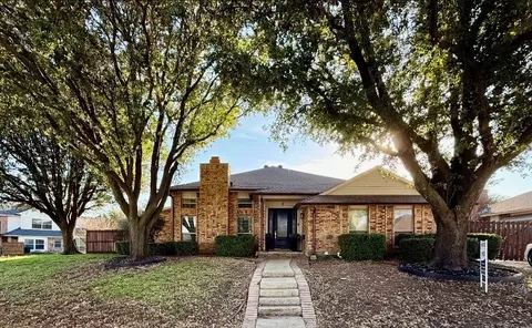 3 Holden Cir, The Colony, TX 75056