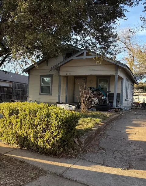 2531 Catherine St, Dallas, TX 75211
