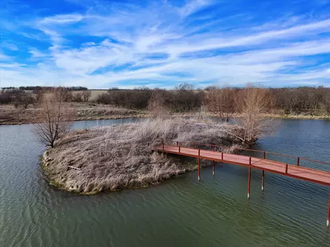9784 County Line S, Axtell, TX 76624