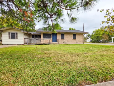 4217 King St, Greenville, TX 75401