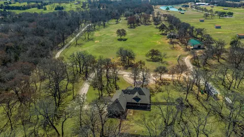 377 Quail Hill Rd, Whitesboro, TX 76273