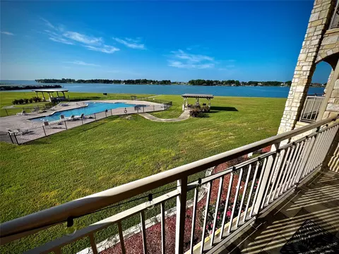 9900 Northshore Blvd #3202, Corsicana, TX 75109