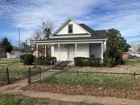 109 N Foley St, Seymour, TX 76380