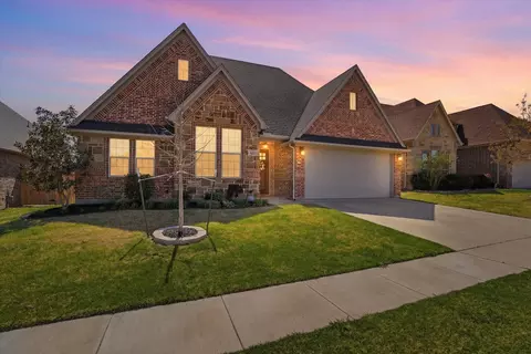420 Blue Star Ct, Burleson, TX 76028