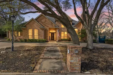 804 Wooded Crest Dr, Woodway, TX 76712