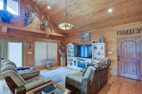 Living - 230 Sunset Dr, Coushatta, LA 71019 photo 1 of 3