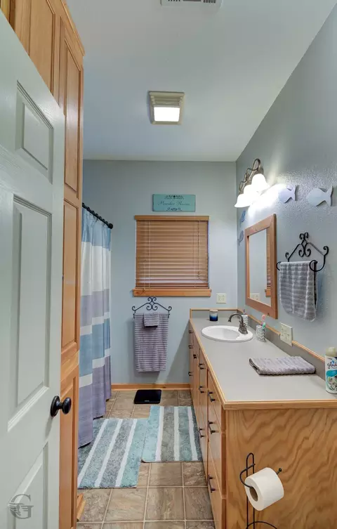 Bath - 230 Sunset Dr, Coushatta, LA 71019 photo 3 of 4