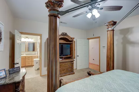 Bedroom - 230 Sunset Dr, Coushatta, LA 71019 photo 2 of 6