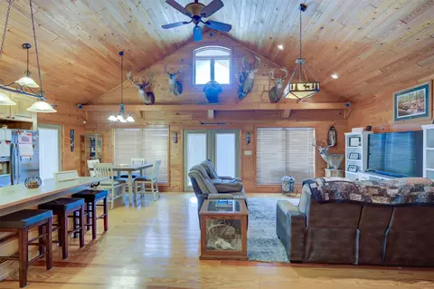 Living - 230 Sunset Dr, Coushatta, LA 71019 photo 3 of 3