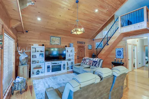 Living - 230 Sunset Dr, Coushatta, LA 71019 photo 2 of 3