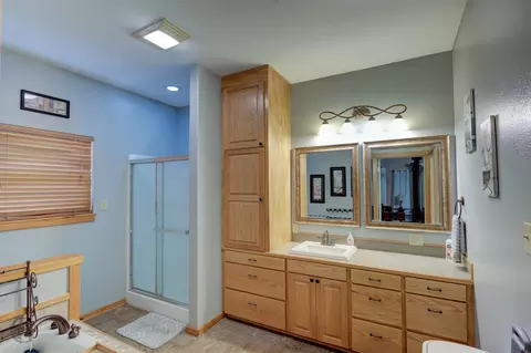 Bath - 230 Sunset Dr, Coushatta, LA 71019 photo 2 of 4