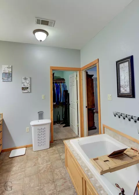 Bath - 230 Sunset Dr, Coushatta, LA 71019 photo 1 of 4
