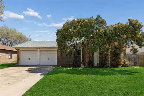 6604 Brookdale Dr, Watauga, TX 76148