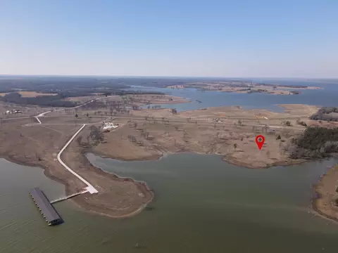 552 Lakeshore Ln, Windom, TX 75492