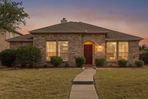 1328 Marvin Gdns, Lancaster, TX 75134