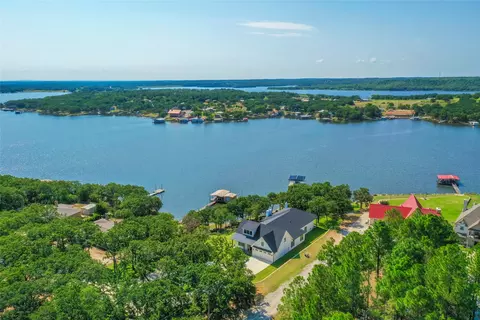 1757 Country Club Rd, Bowie, TX 76230