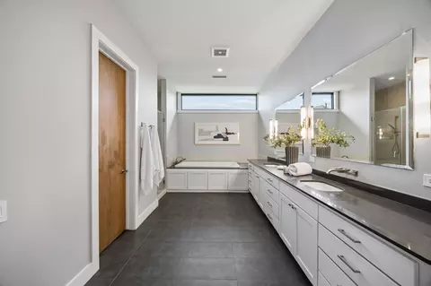 Bath - 3706 Post Oak Trl, Corinth, TX 76210 photo 2 of 5