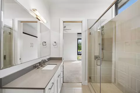 Bath - 3706 Post Oak Trl, Corinth, TX 76210 photo 4 of 5