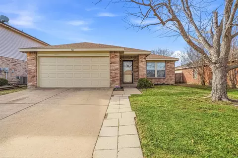 521 Oriel Cir, Crowley, TX 76036