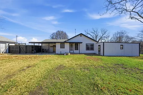 Exterior - 901 S Old Robinson Rd, Robinson, TX 76706 photo 5 of 6