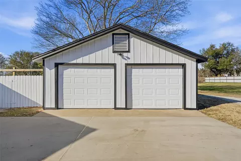 Exterior - 901 S Old Robinson Rd, Robinson, TX 76706 photo 4 of 6