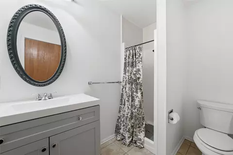 Bath - 901 S Old Robinson Rd, Robinson, TX 76706 photo 1 of 2