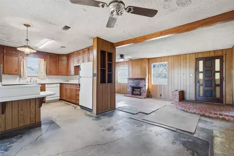 Living - 901 S Old Robinson Rd, Robinson, TX 76706 photo 4 of 6