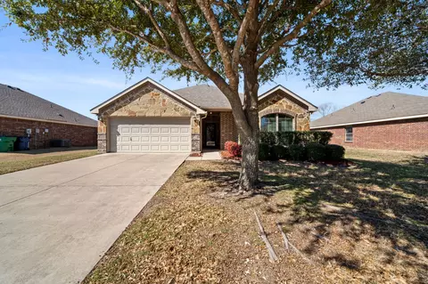 205 Commonwealth Cir, Waxahachie, TX 75165