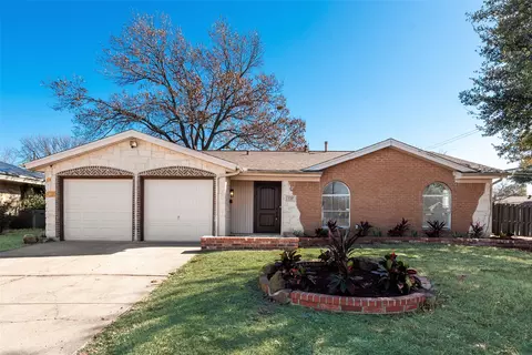 1725 Acosta St, Grand Prairie, TX 75051
